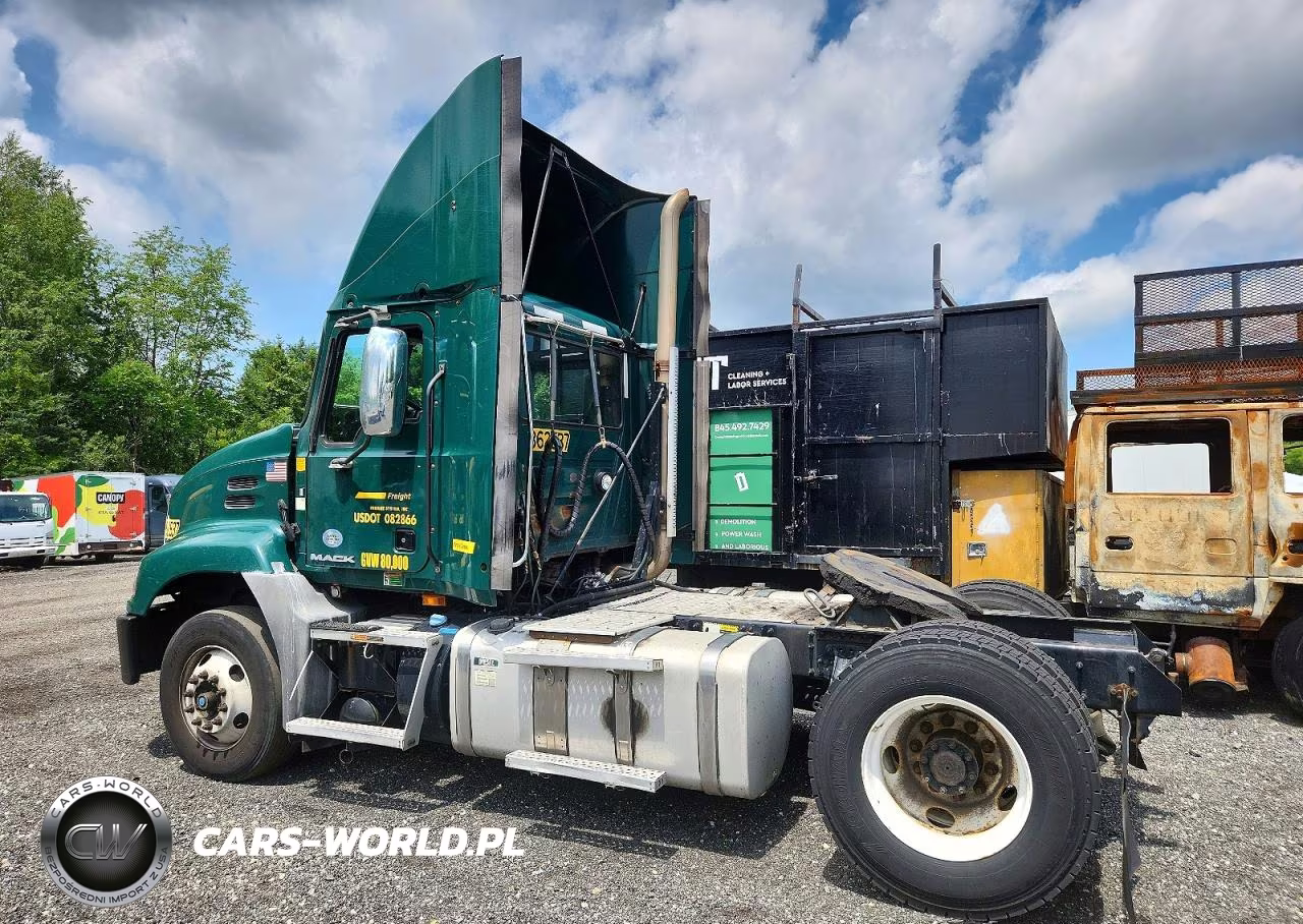 2017 Mack 600 Cxu600 - Semi Truck VIN:1M1AW01X5HM009845 - 3