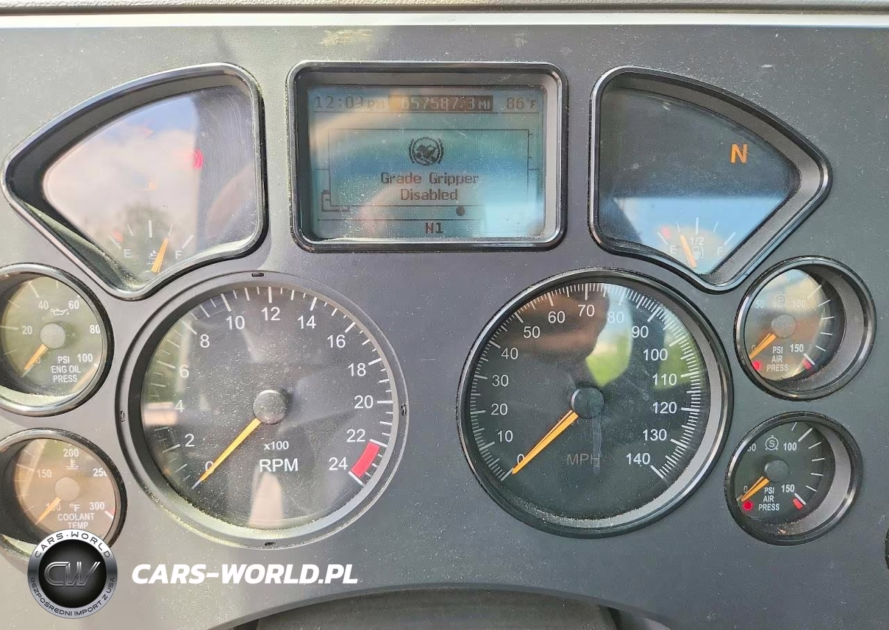 2017 Mack 600 Cxu600 - Semi Truck VIN:1M1AW01X5HM009845 - 8