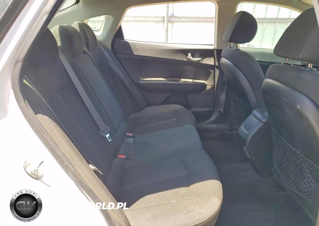 2019 Kia Optima Lx VIN:5XXGT4L32KG277446 - 10