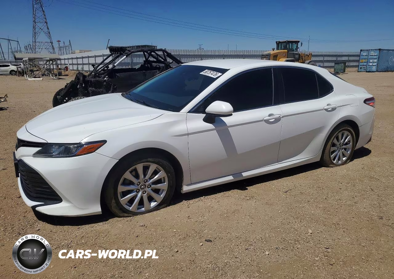 2018 Toyota Camry Le – zdjęcie 1 z 12