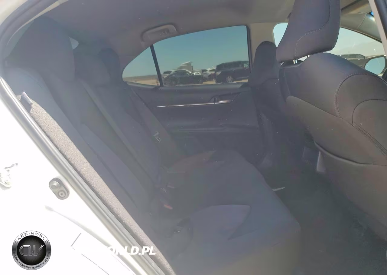 2018 Toyota Camry Le VIN:JTNB11HK5J3051474 - 10