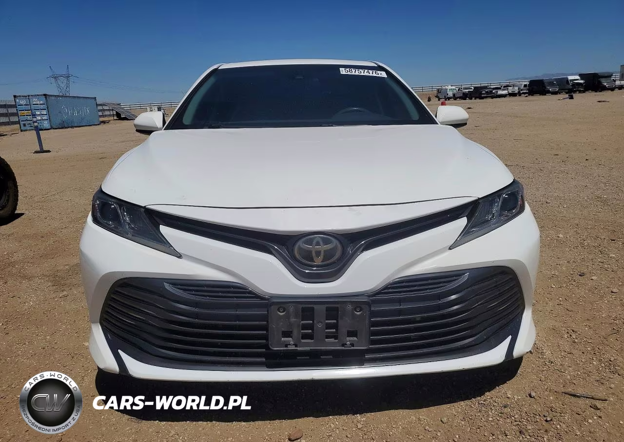 2018 Toyota Camry Le VIN:JTNB11HK5J3051474 - 5