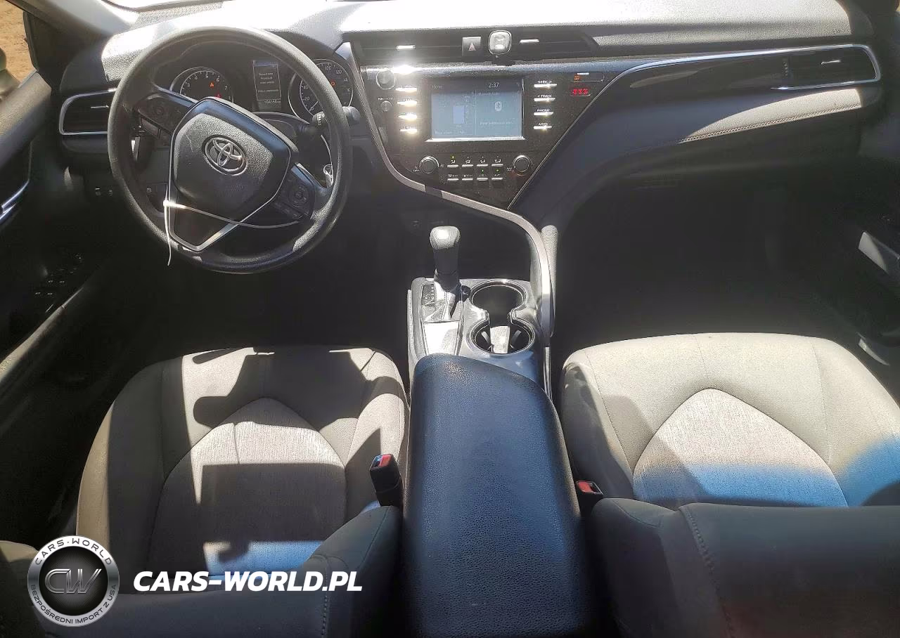 2018 Toyota Camry Le VIN:JTNB11HK5J3051474 - 8