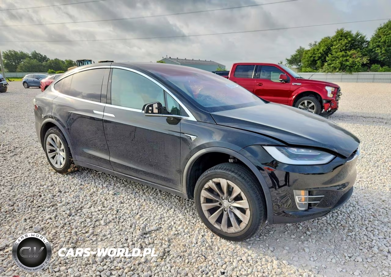 2018 Tesla Model X VIN:5YJXCAE28JF092046 - 4