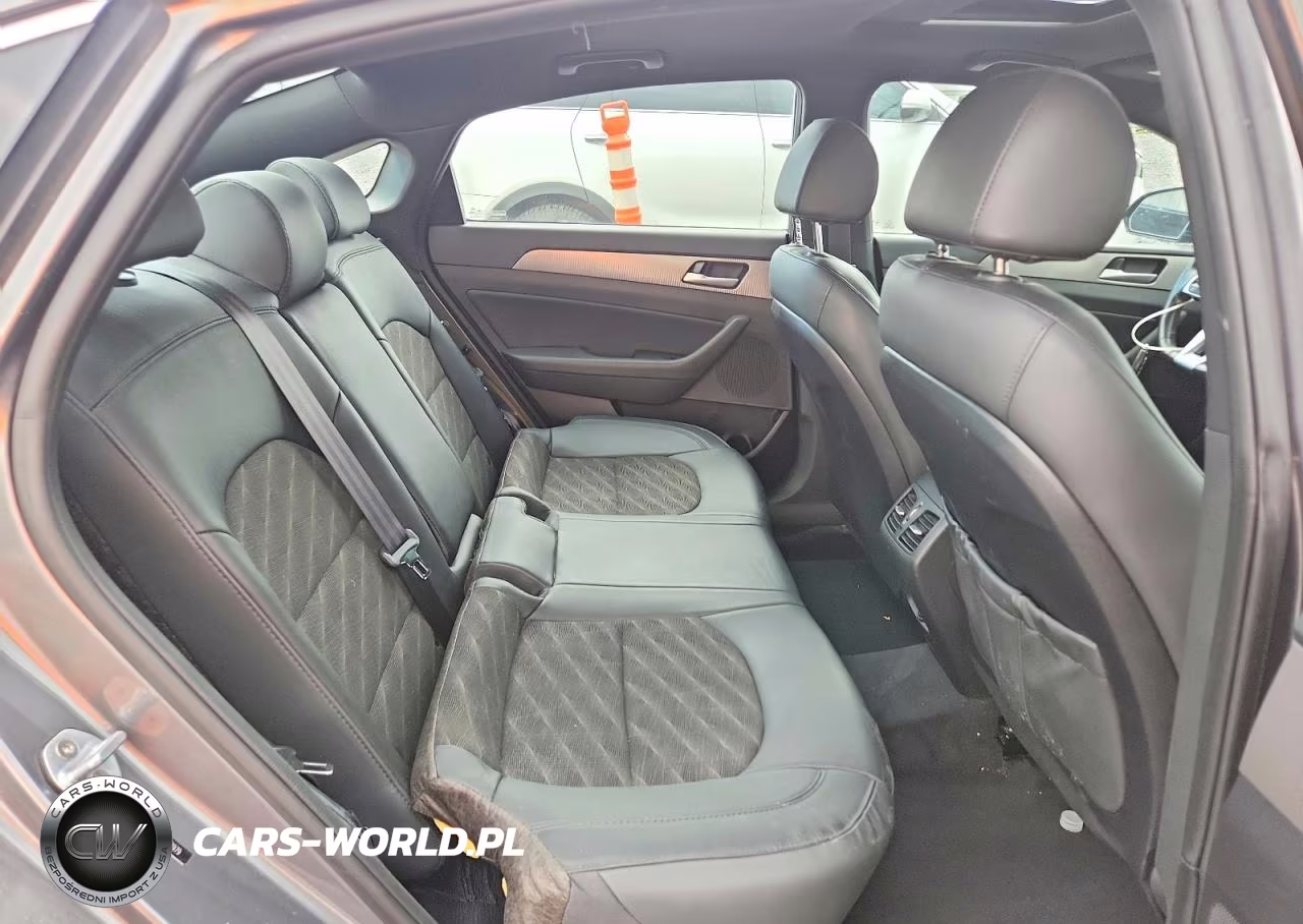 2018 Hyundai Sonata Sport+ VIN:5NPE34AF9JH718979 - 10