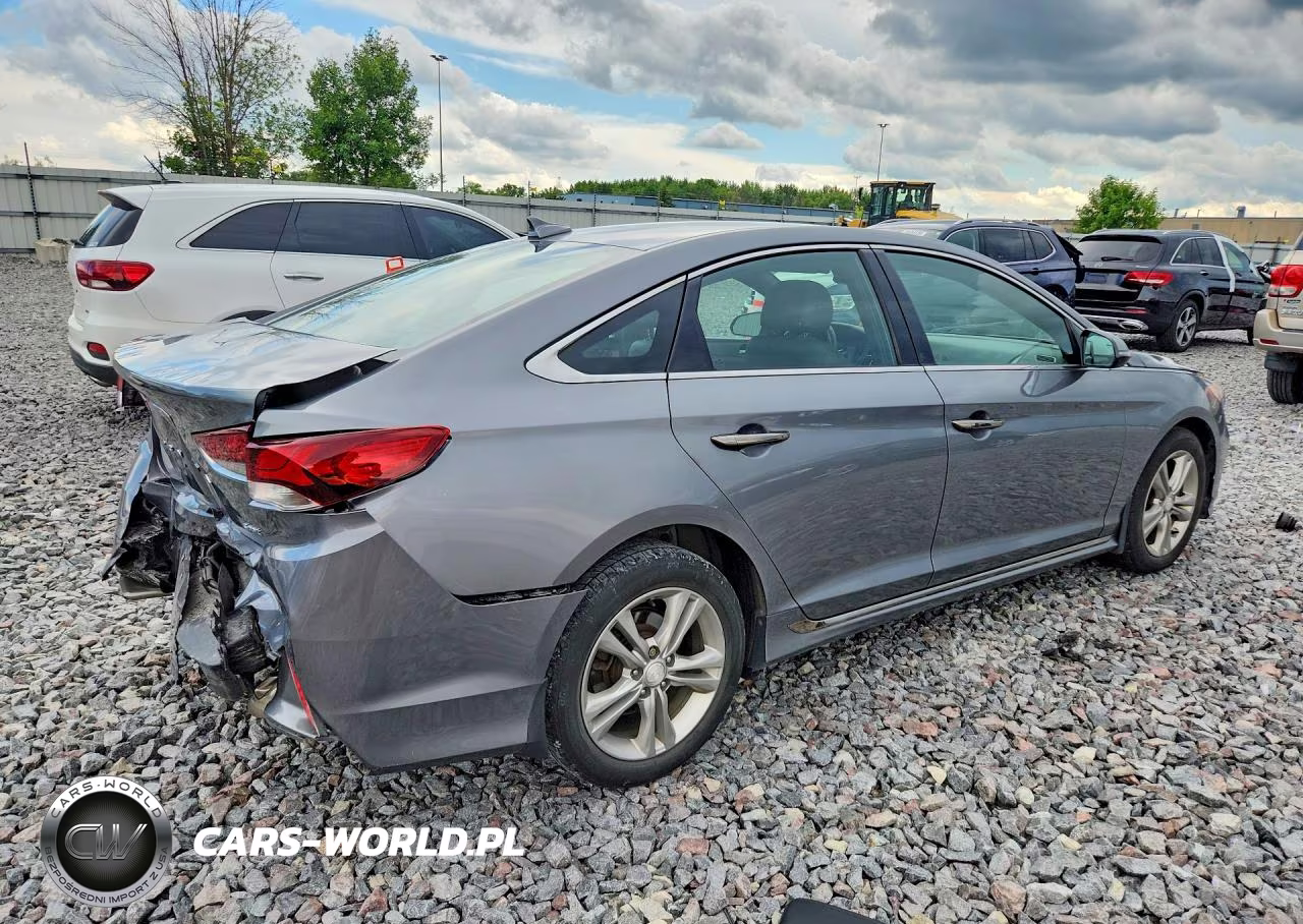 2018 Hyundai Sonata Sport+ VIN:5NPE34AF9JH718979 - 3