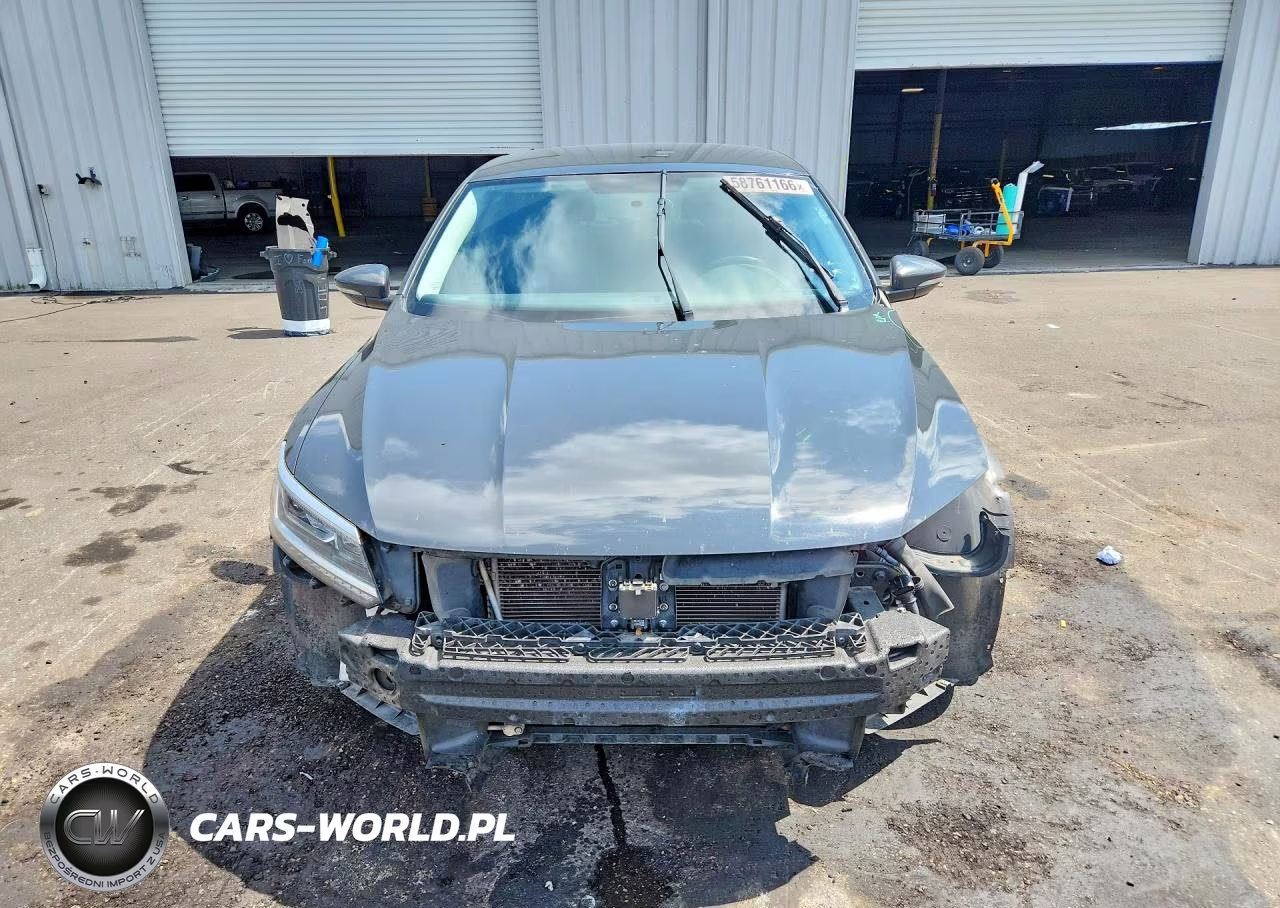 2017 Volkswagen Passat R-Line VIN:1VWDT7A33HC075227 - 5
