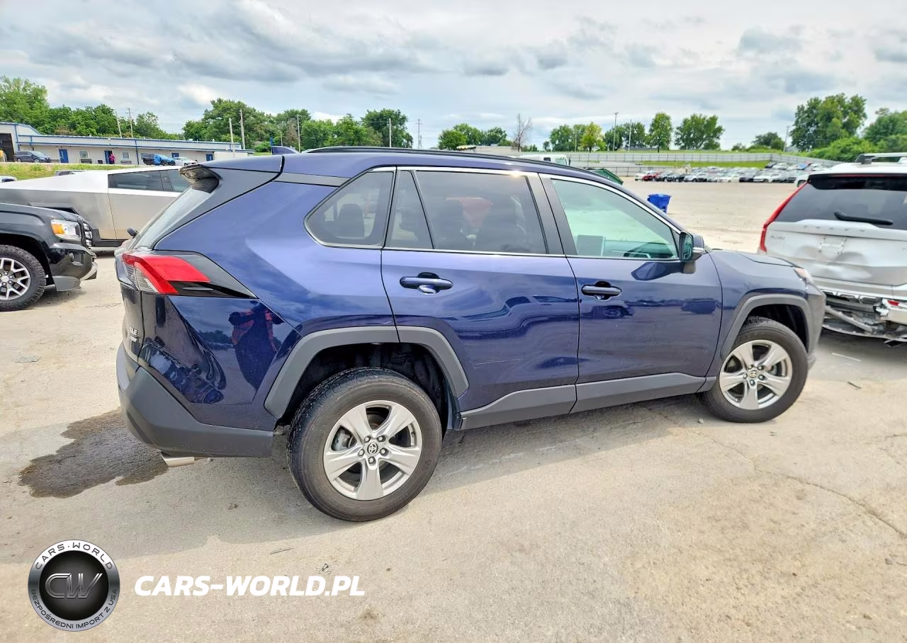 2024 Toyota Rav4 Xle VIN:2T3P1RFV4RW446079 - 3