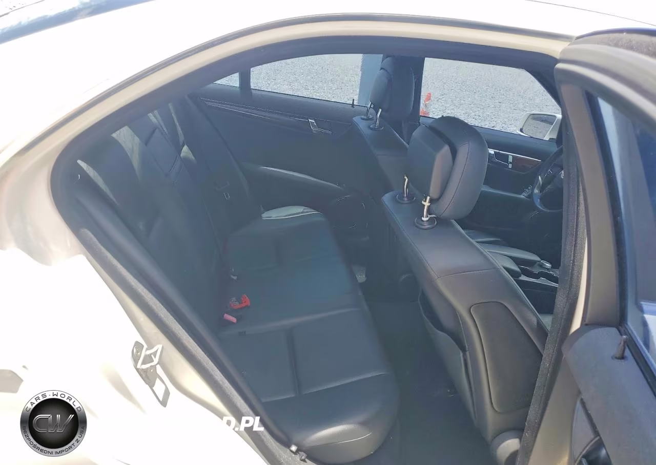 2011 Mercedes-Benz C 300 VIN:WDDGF5EB5BR137136 - 10