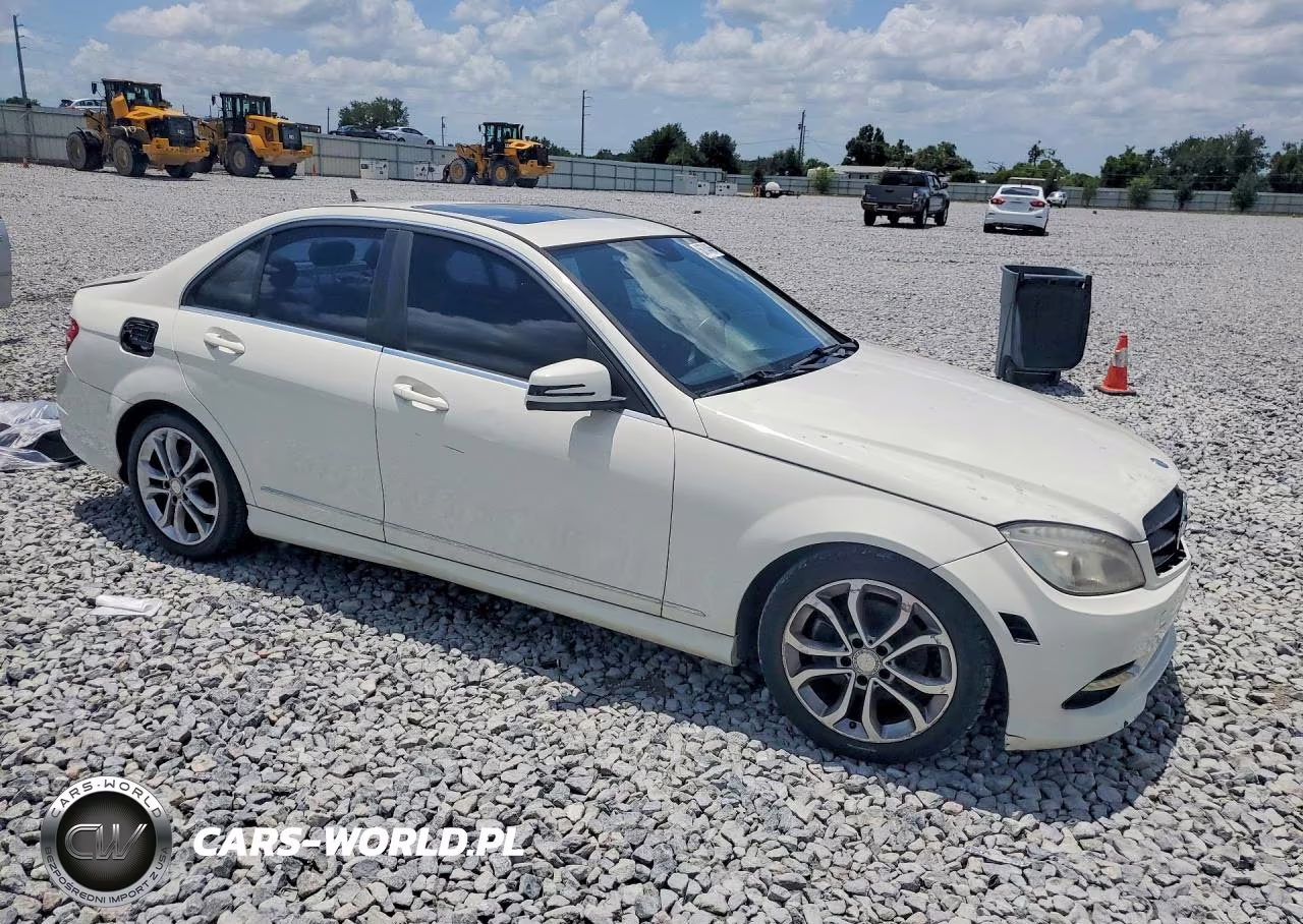 2011 Mercedes-Benz C 300 VIN:WDDGF5EB5BR137136 - 4