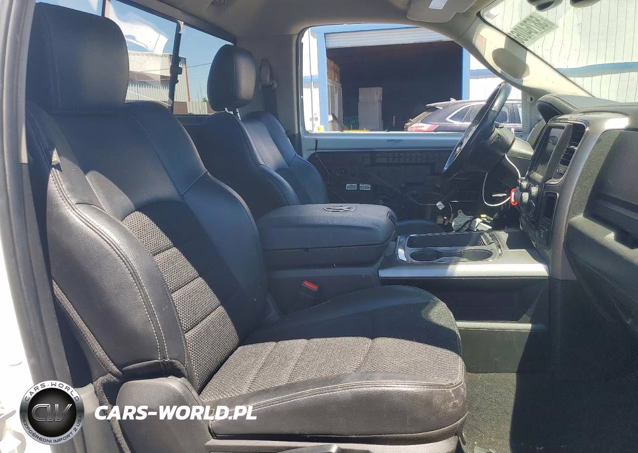 2018 Ram 1500 VIN:3C6JR6CT5JG120061 - 10