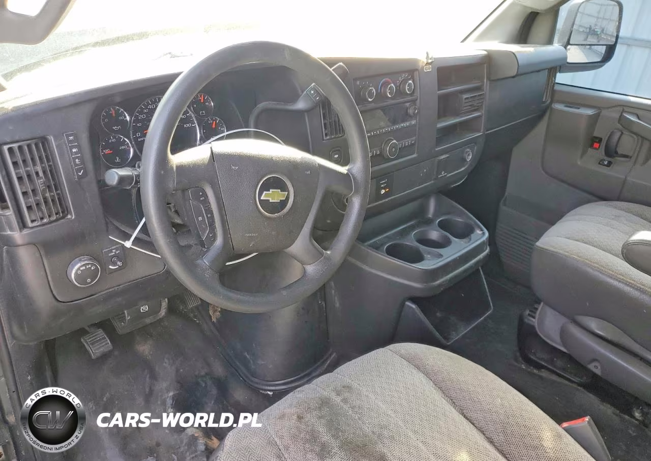 2017 Chevrolet Express G2500 VIN:1GCWGBFGXH1100201 - 8