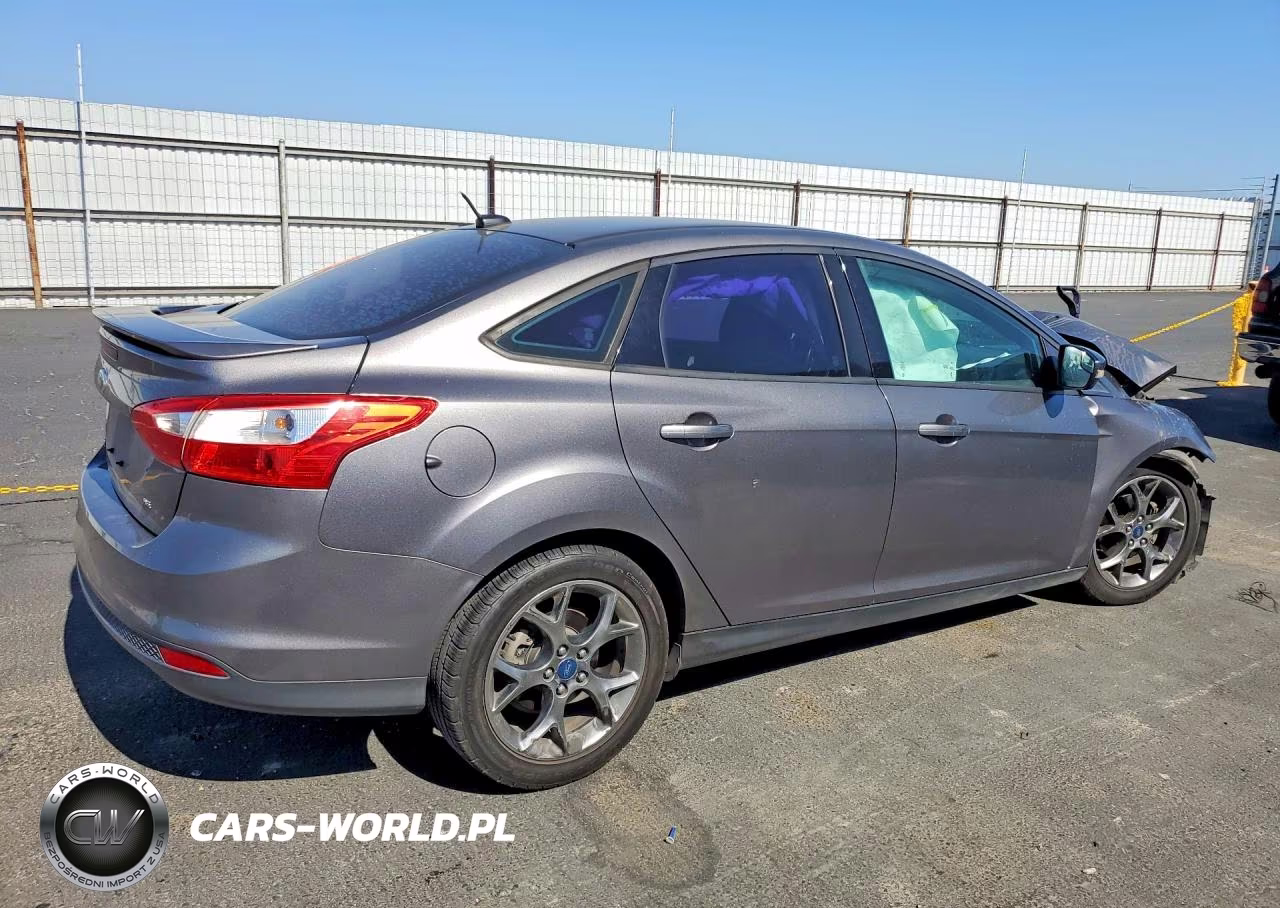 2014 Ford Focus Se VIN:1FADP3F29EL112119 - 3