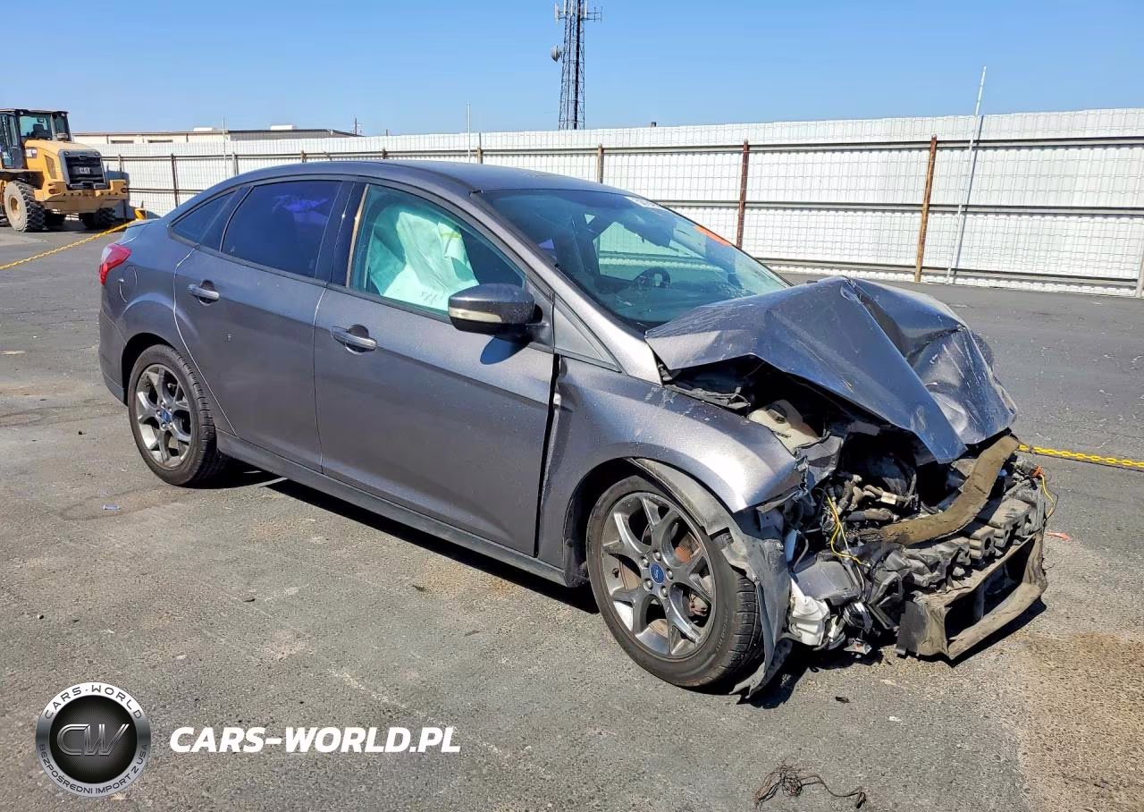 2014 Ford Focus Se VIN:1FADP3F29EL112119 - 4