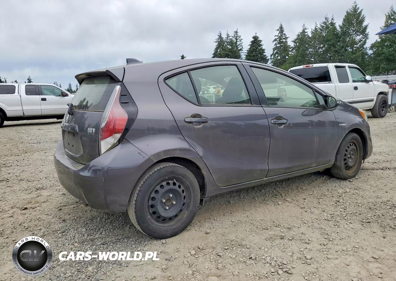 2016 Toyota Prius C Two VIN:JTDKDTB35G1133069 - 3