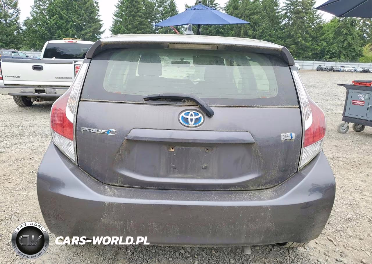 2016 Toyota Prius C Two VIN:JTDKDTB35G1133069 - 6