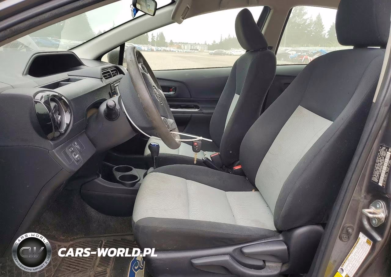 2016 Toyota Prius C Two VIN:JTDKDTB35G1133069 - 7
