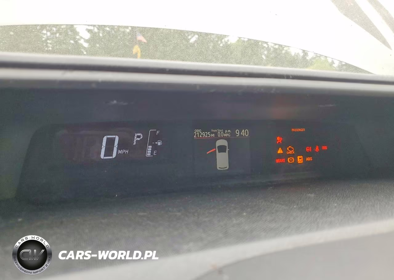 2016 Toyota Prius C Two VIN:JTDKDTB35G1133069 - 9