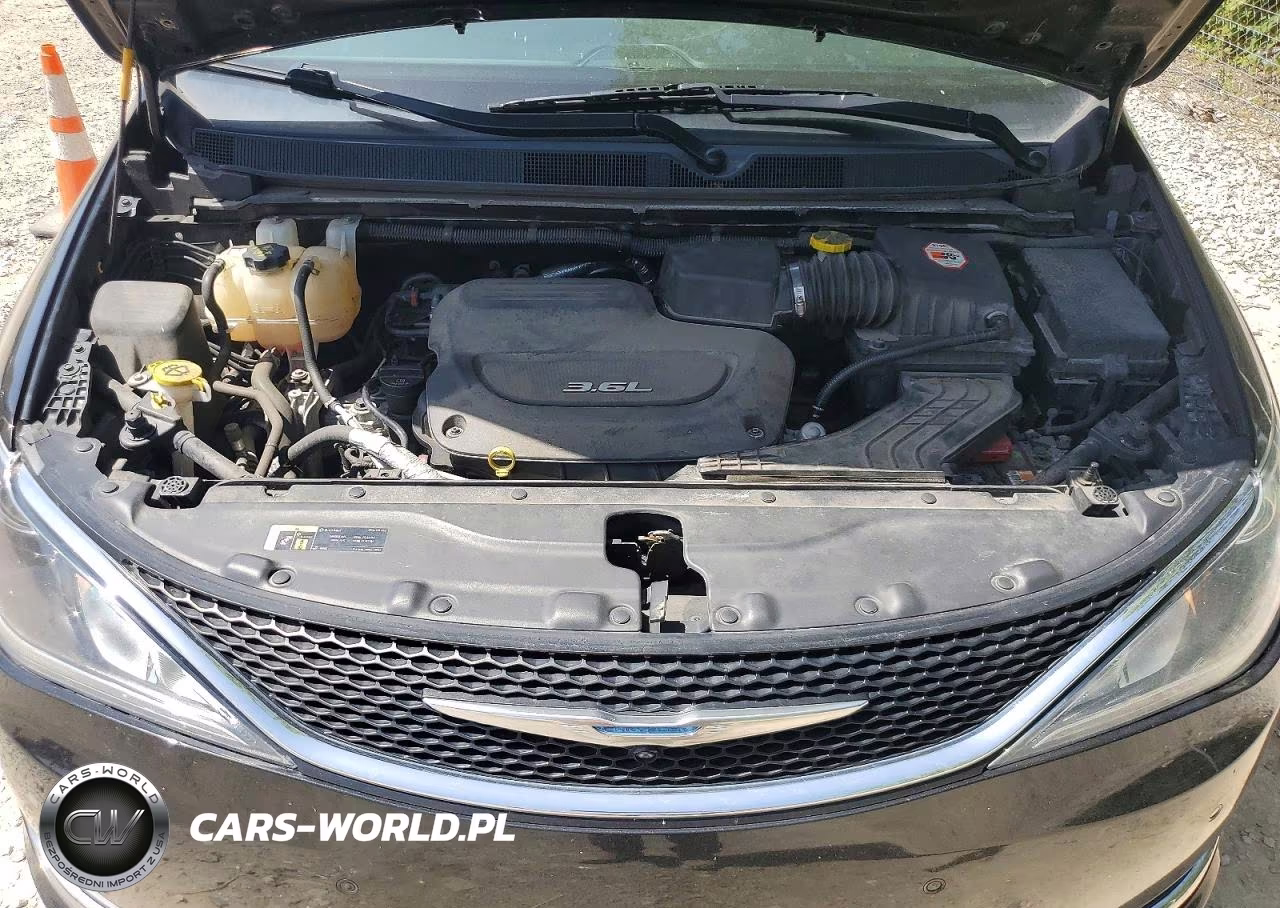 2018 Chrysler Pacifica Touring L Plus VIN:2C4RC1EG5JR122208 - 12