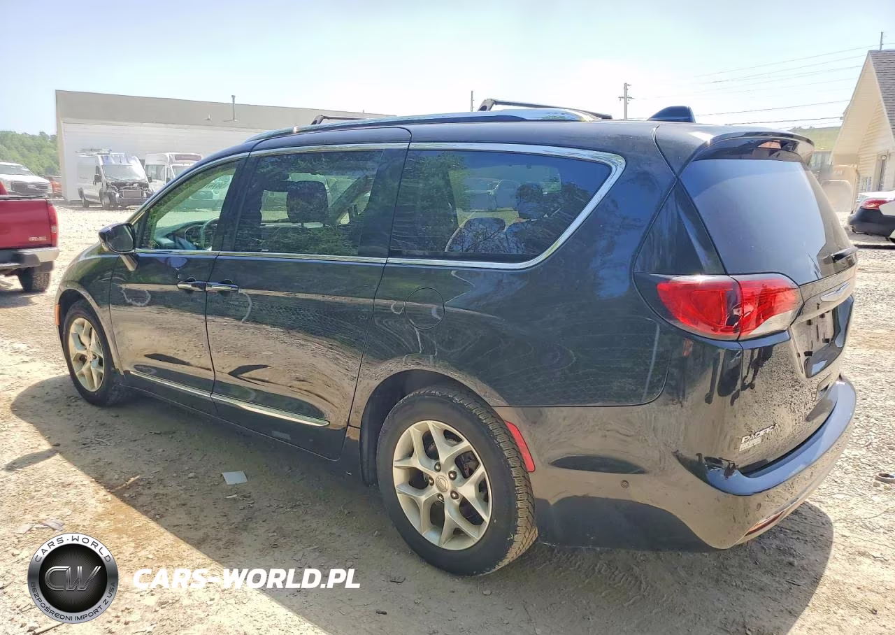 2018 Chrysler Pacifica Touring L Plus VIN:2C4RC1EG5JR122208 - 2