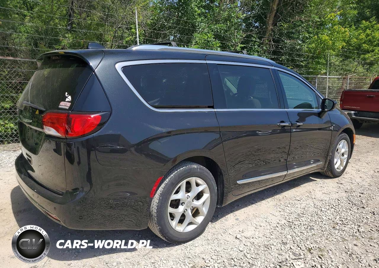 2018 Chrysler Pacifica Touring L Plus VIN:2C4RC1EG5JR122208 - 3