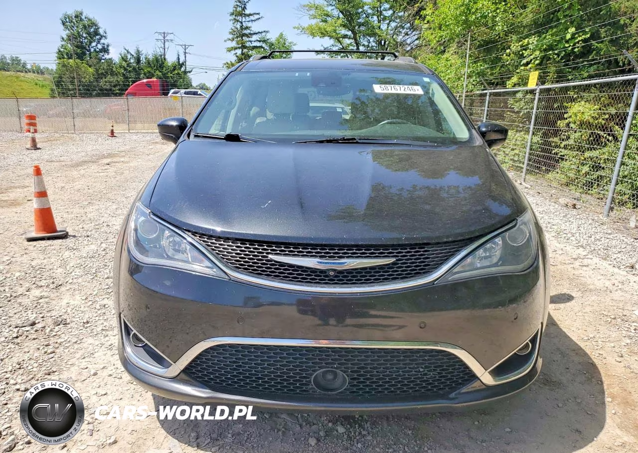 2018 Chrysler Pacifica Touring L Plus VIN:2C4RC1EG5JR122208 - 5