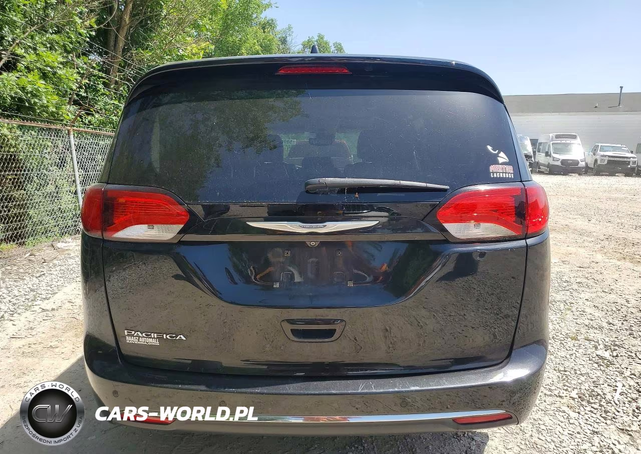 2018 Chrysler Pacifica Touring L Plus VIN:2C4RC1EG5JR122208 - 6