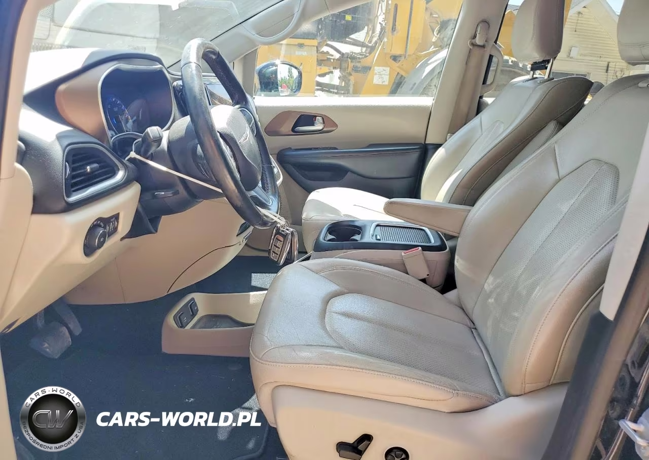2018 Chrysler Pacifica Touring L Plus VIN:2C4RC1EG5JR122208 - 7