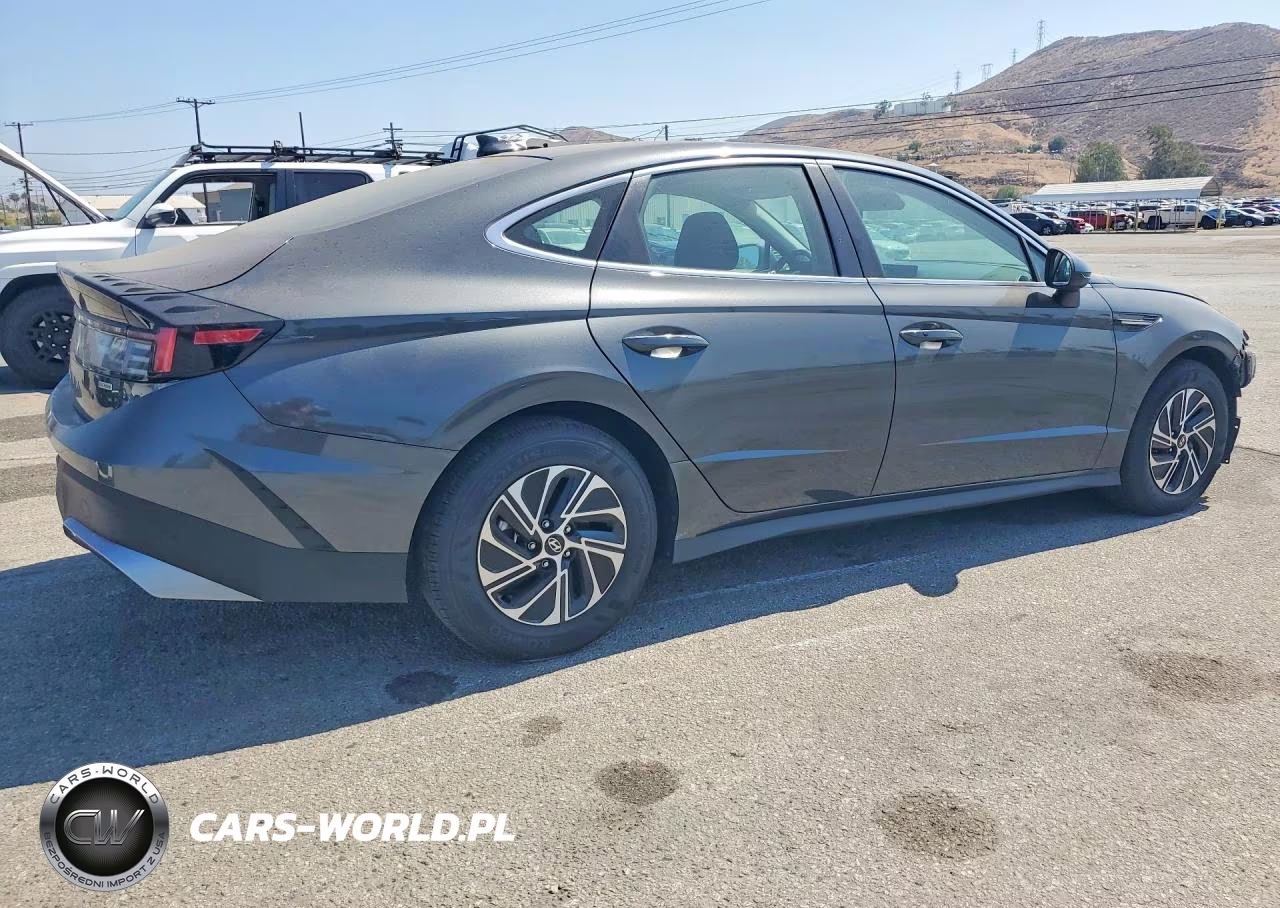 2026 Hyundai Sonata Hybrid Blue VIN:KMHL24JJ6TA148458 - 3