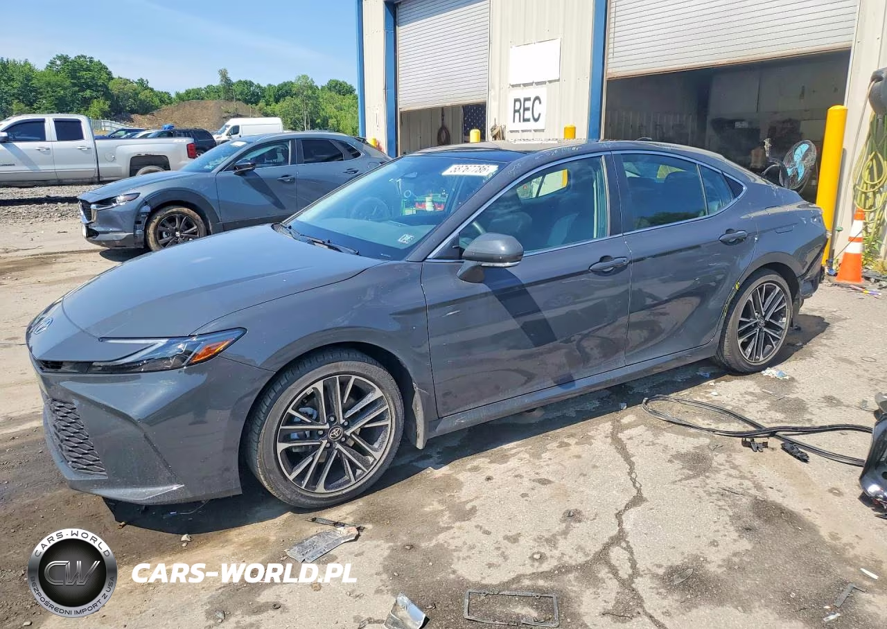 2025 Toyota Camry Xle – zdjęcie 1 z 13