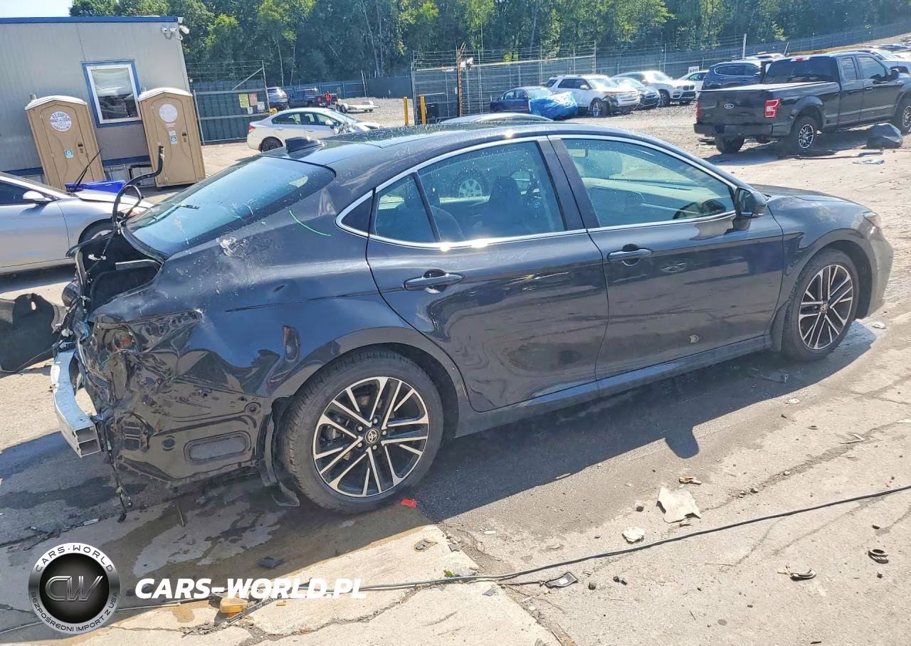 2025 Toyota Camry Xle VIN:4T1DBADK3SU035278 - 3