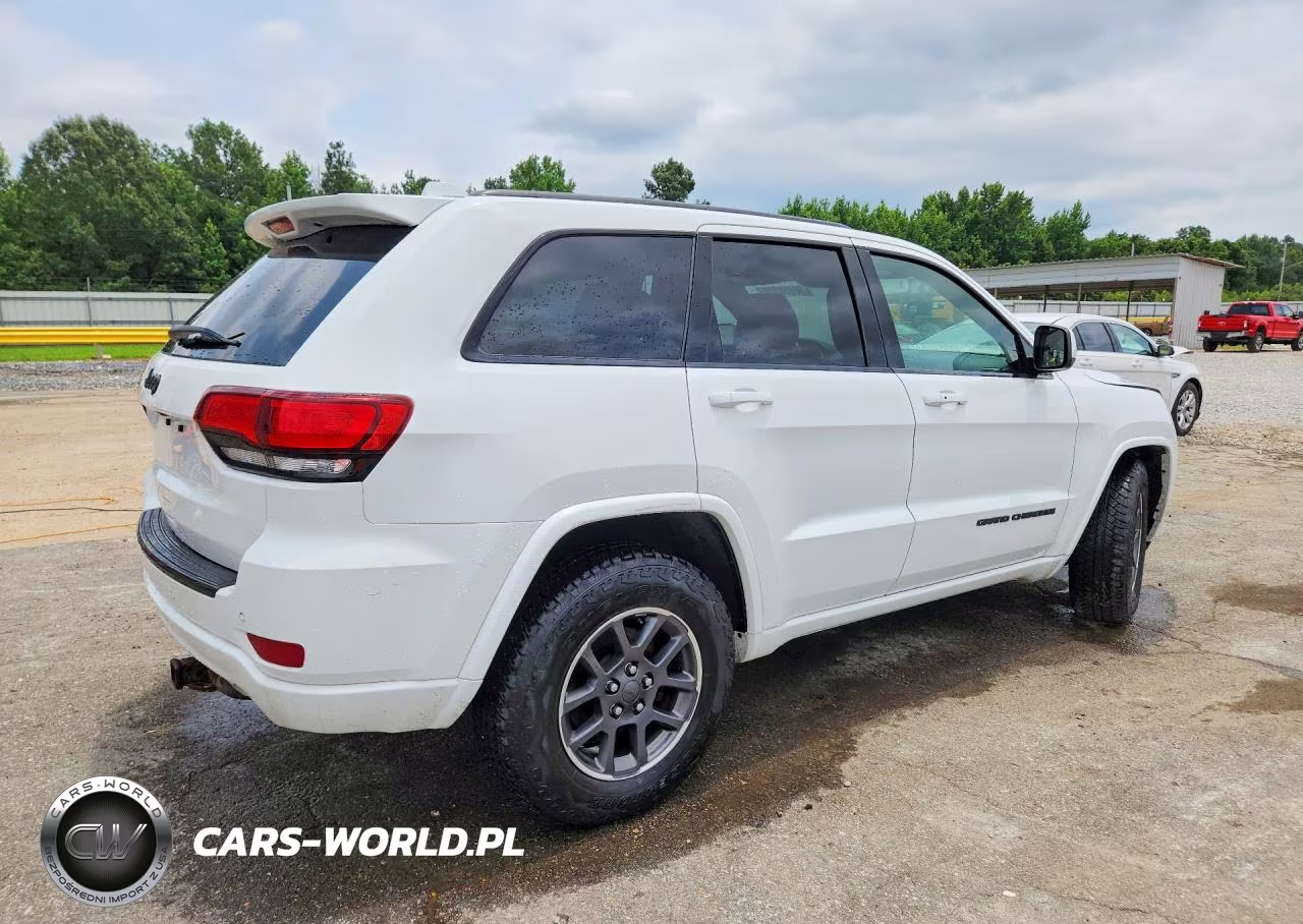 2018 Jeep Grand Cherokee Laredo VIN:1C4RJFAG6JC102941 - 3