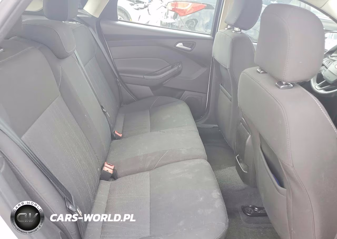 2016 Ford Focus Se VIN:1FADP3K27GL319617 - 10