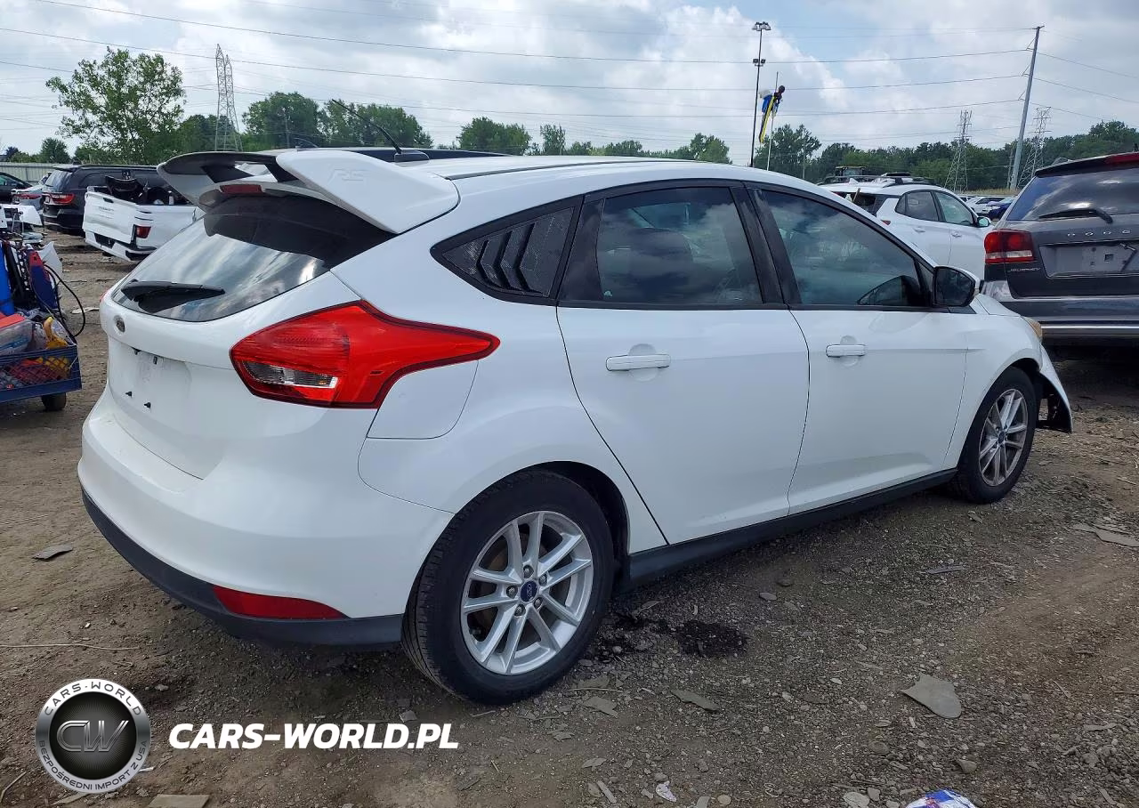 2016 Ford Focus Se VIN:1FADP3K27GL319617 - 3