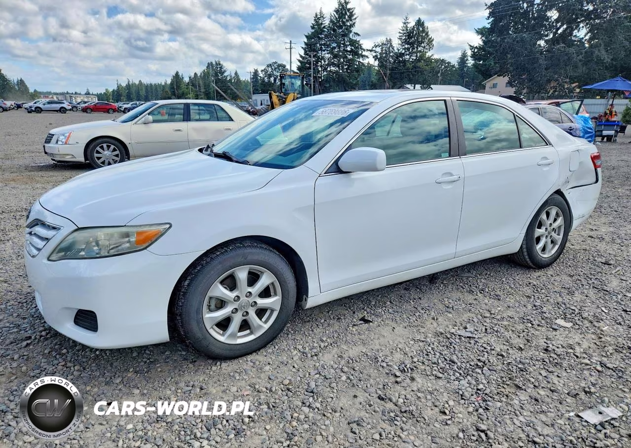 2011 Toyota Camry Le – zdjęcie 1 z 12