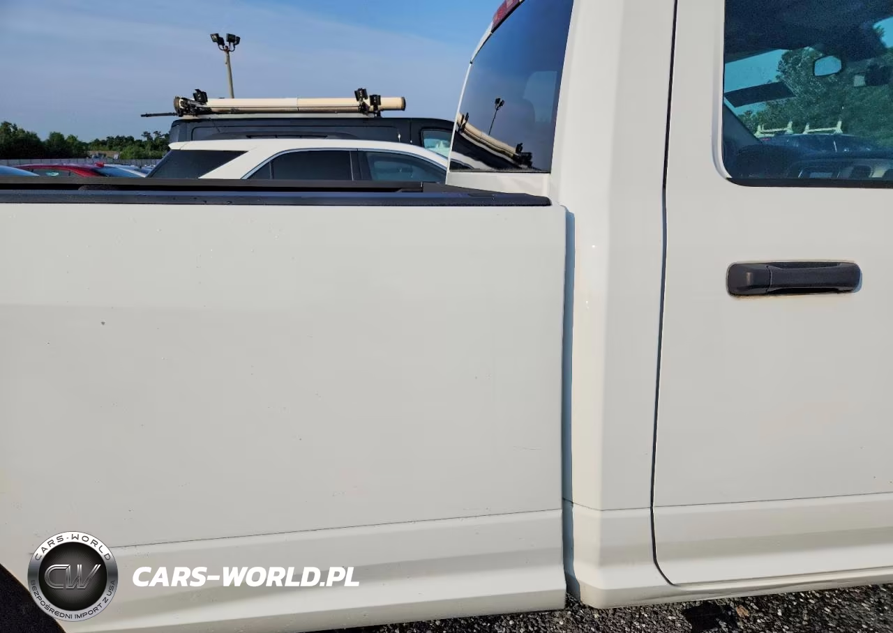 2022 Ram 1500 Classic Tradesman VIN:3C6JR6DG2NG347067 - 10