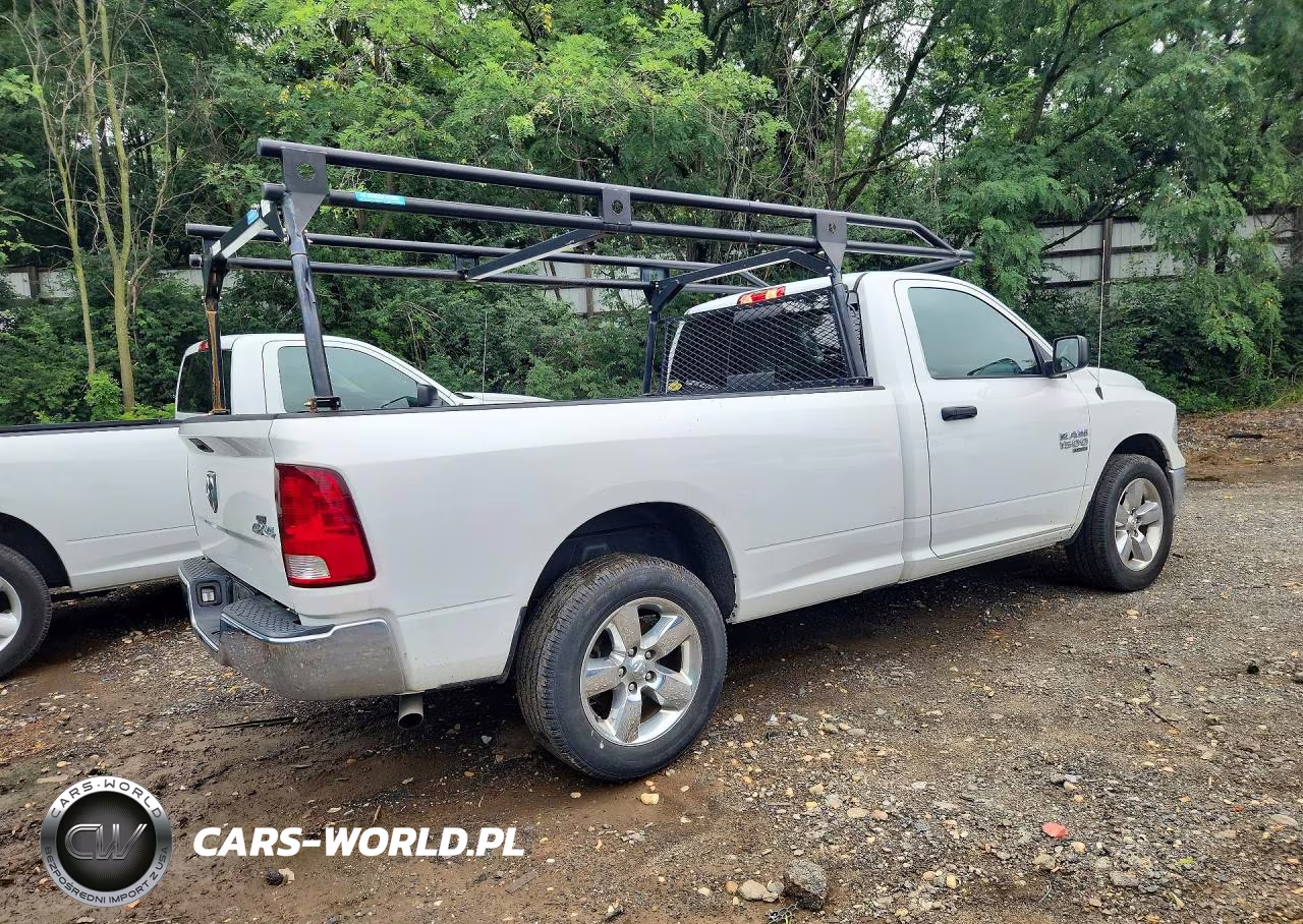 2022 Ram 1500 Classic Tradesman VIN:3C6JR7DG6NG211093 - 3