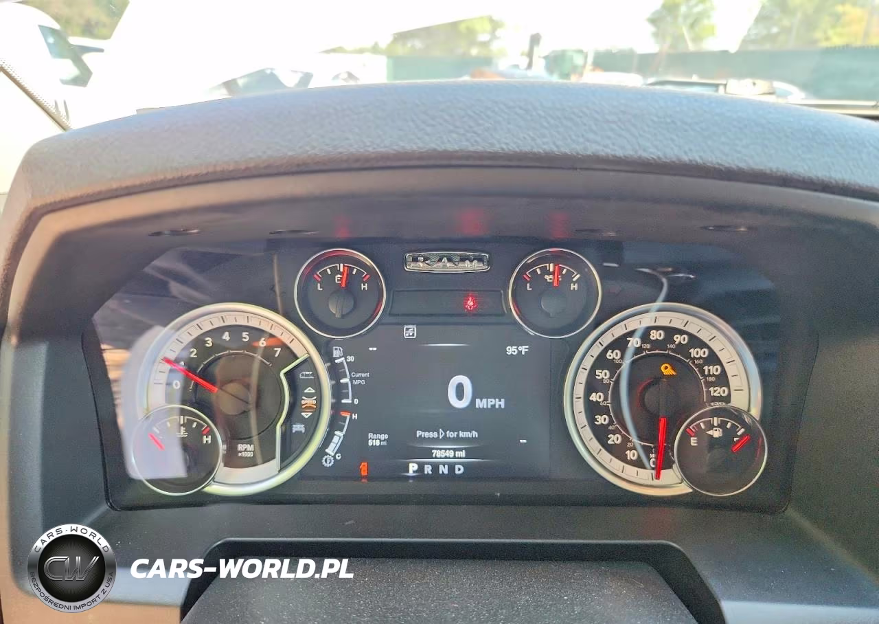 2022 Ram 1500 Classic Tradesman VIN:3C6JR7DG6NG211093 - 9