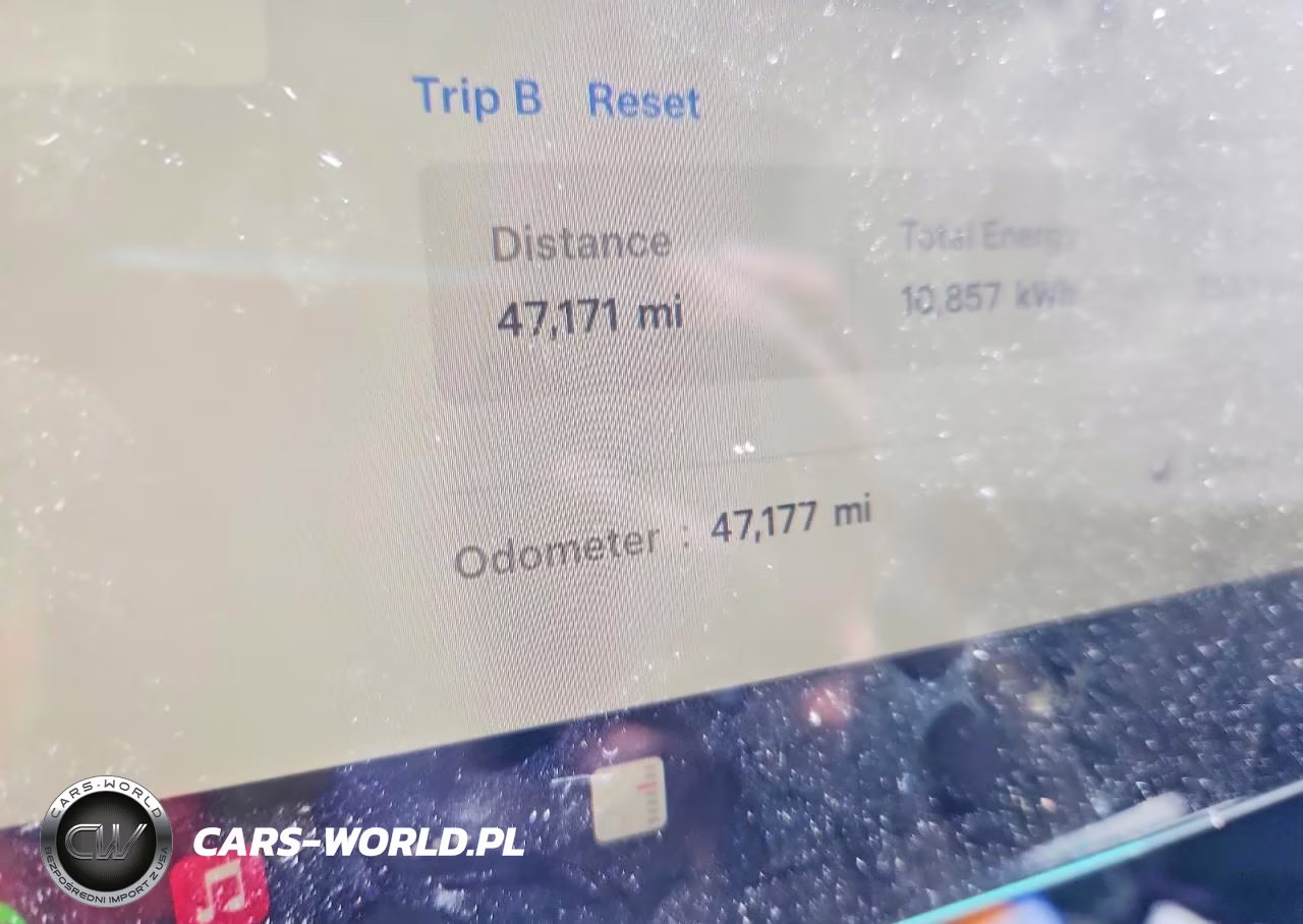2024 Tesla Model 3 VIN:5YJ3E1EA8RF771553 - 9