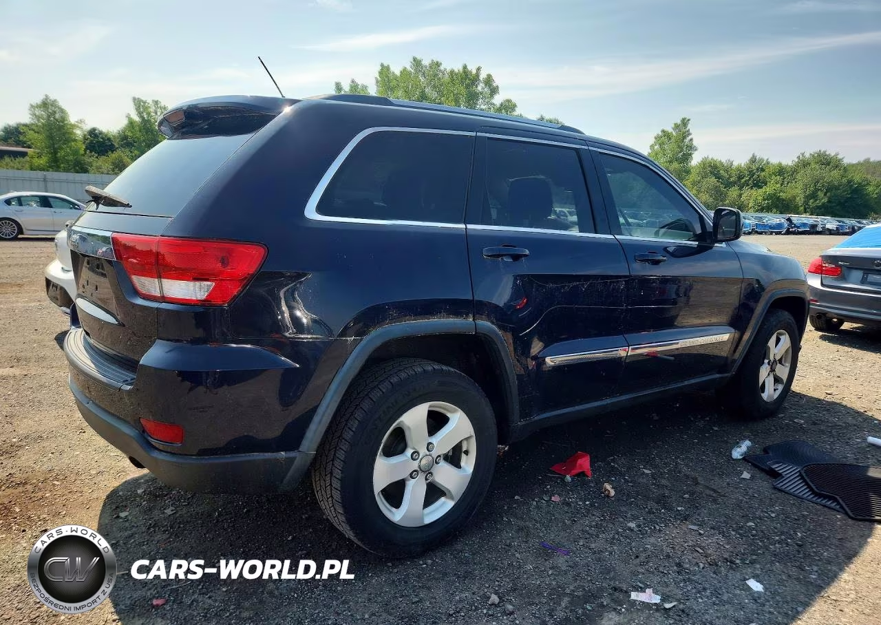 2012 Jeep Grand Cherokee Laredo VIN:1C4RJFAGXCC343520 - 3