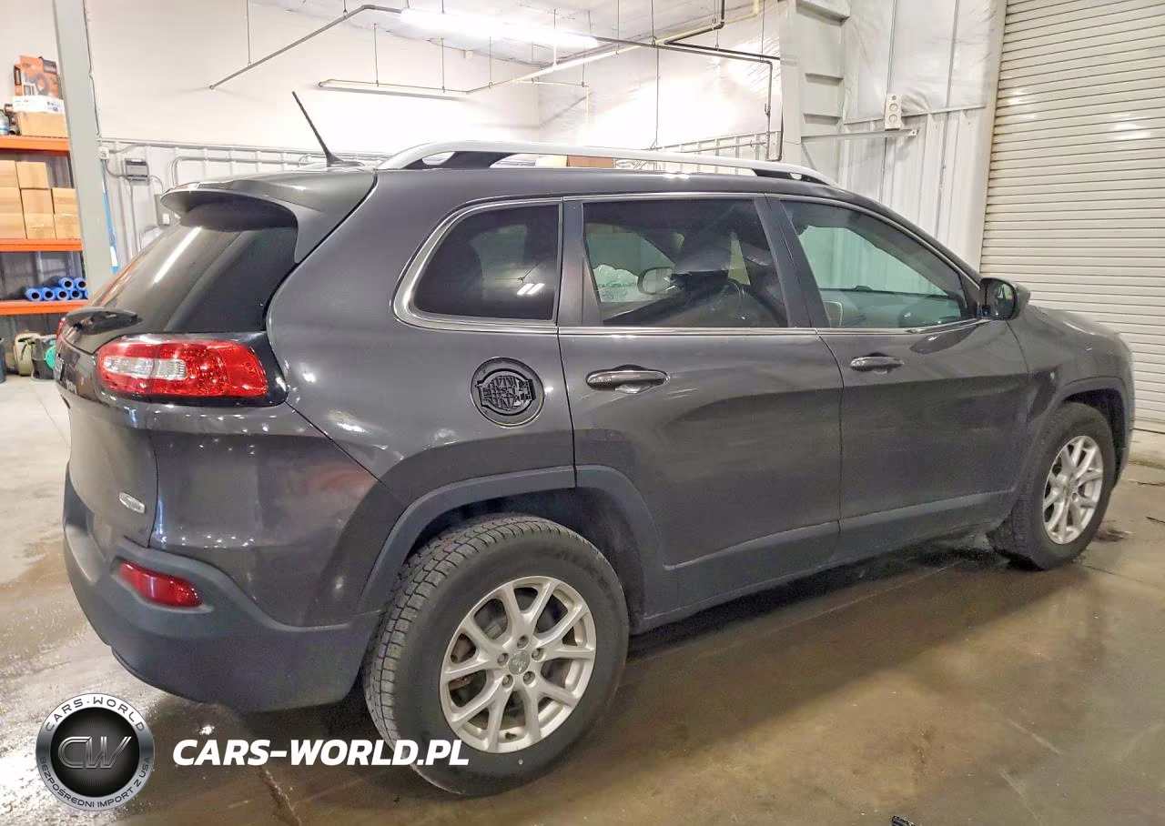 2015 Jeep Cherokee Latitude VIN:1C4PJMCB5FW633163 - 3