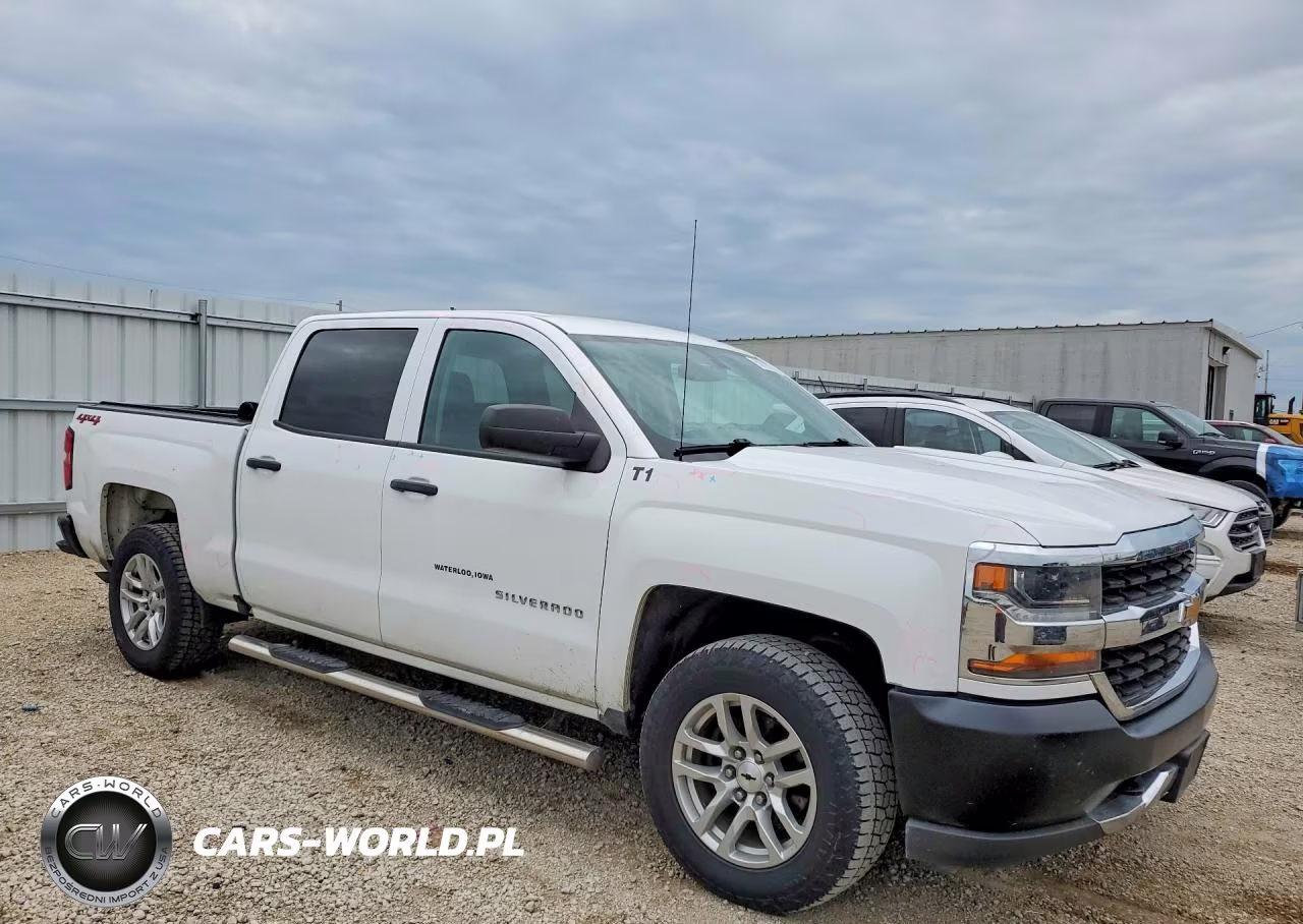 2018 Chevrolet Silverado K1500 VIN:3GCUKNEC6JG596059 - 4