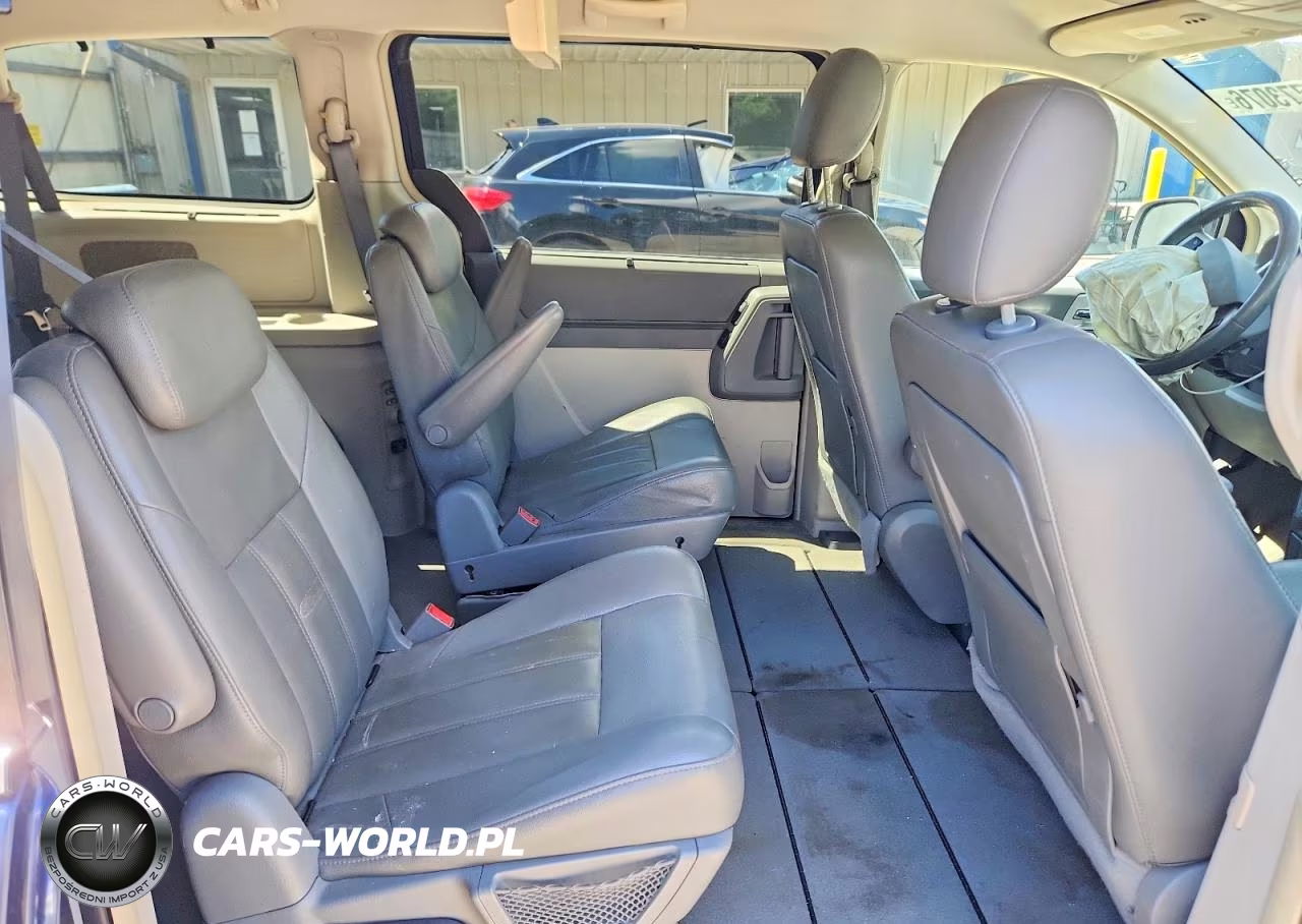 2008 Chrysler Town & Country Touring VIN:2A8HR54P68R792484 - 11