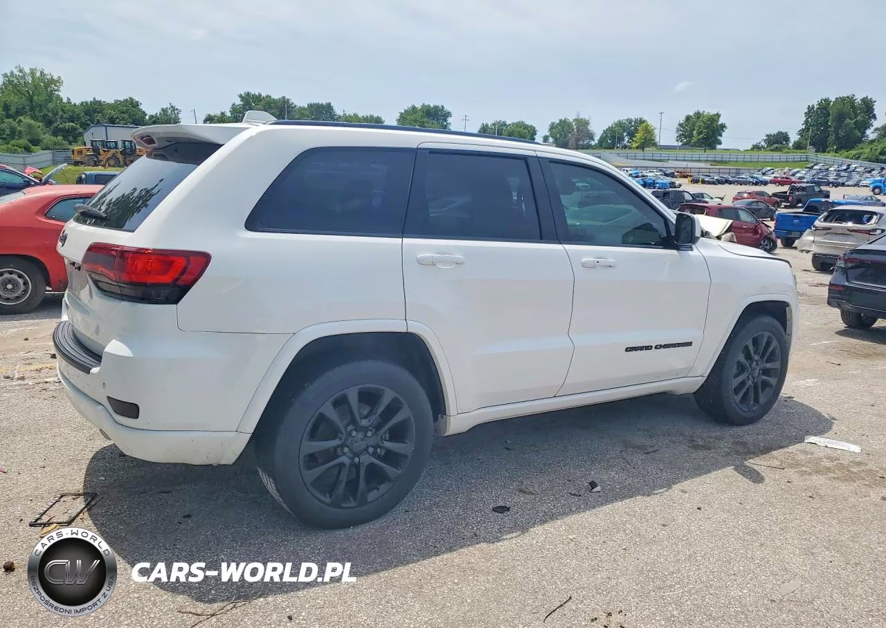 2019 Jeep Grand Cherokee Laredo VIN:1C4RJEAGXKC548330 - 3