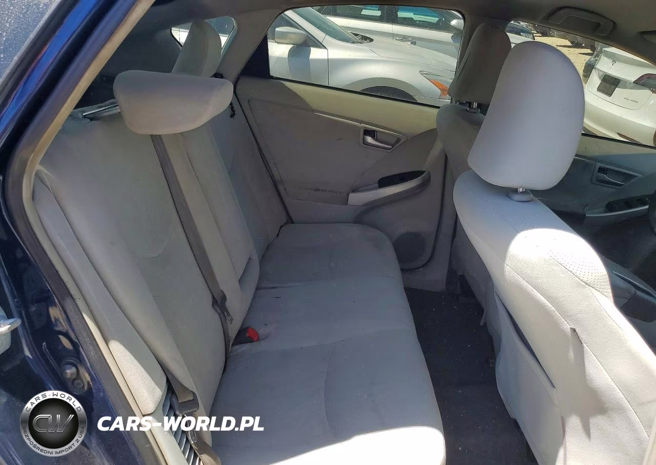 2014 Toyota Prius Two VIN:JTDKN3DUXE1767316 - 10