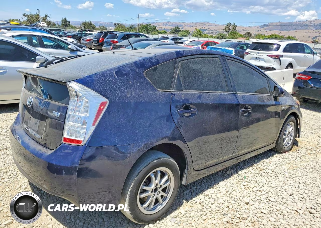 2014 Toyota Prius Two VIN:JTDKN3DUXE1767316 - 3