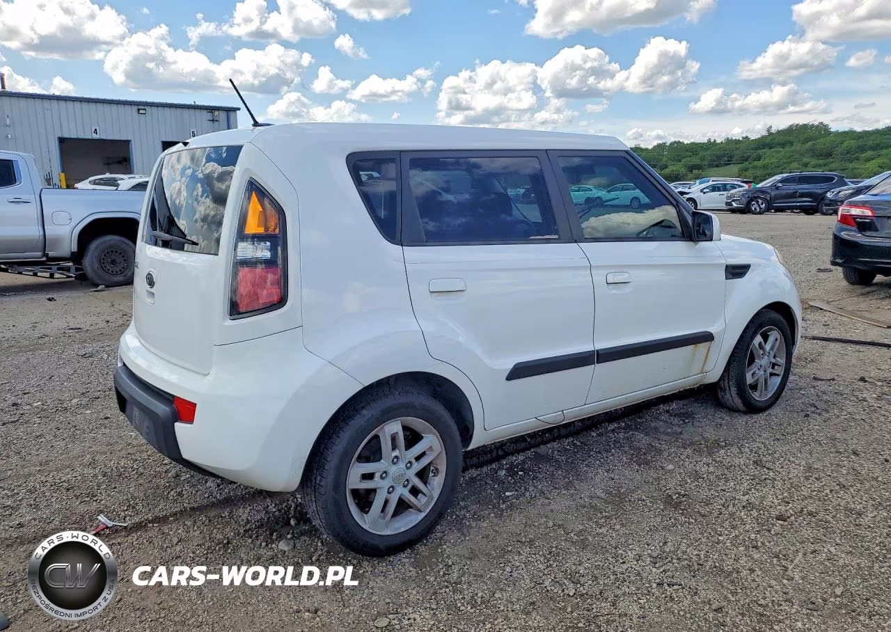 2010 Kia Soul +-!-Sport VIN:KNDJT2A21A7166141 - 3