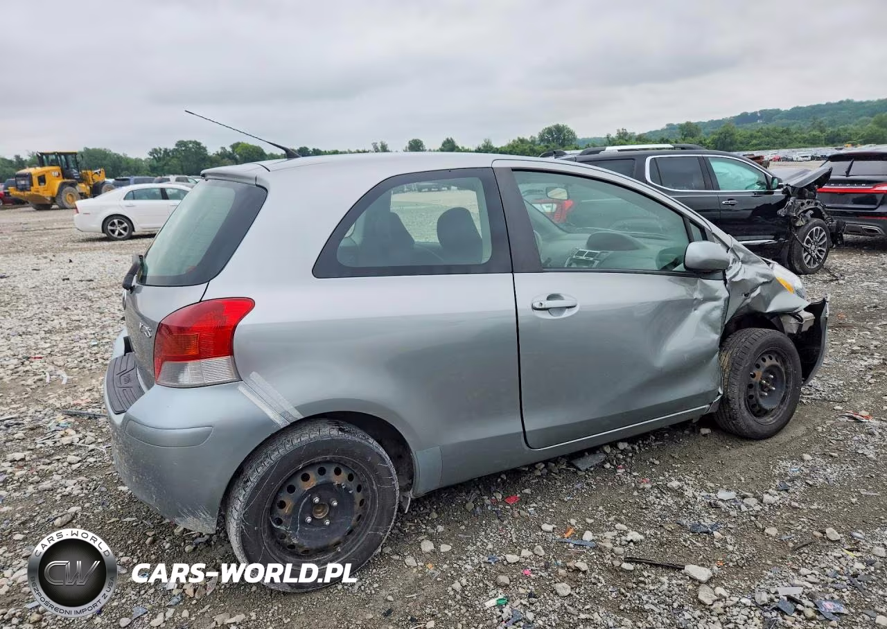 2010 Toyota Yaris Base VIN:JTDJT4K30A5285135 - 3