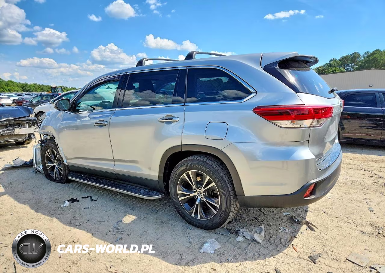 2019 Toyota Highlander Le VIN:5TDZARFH9KS049946 - 2
