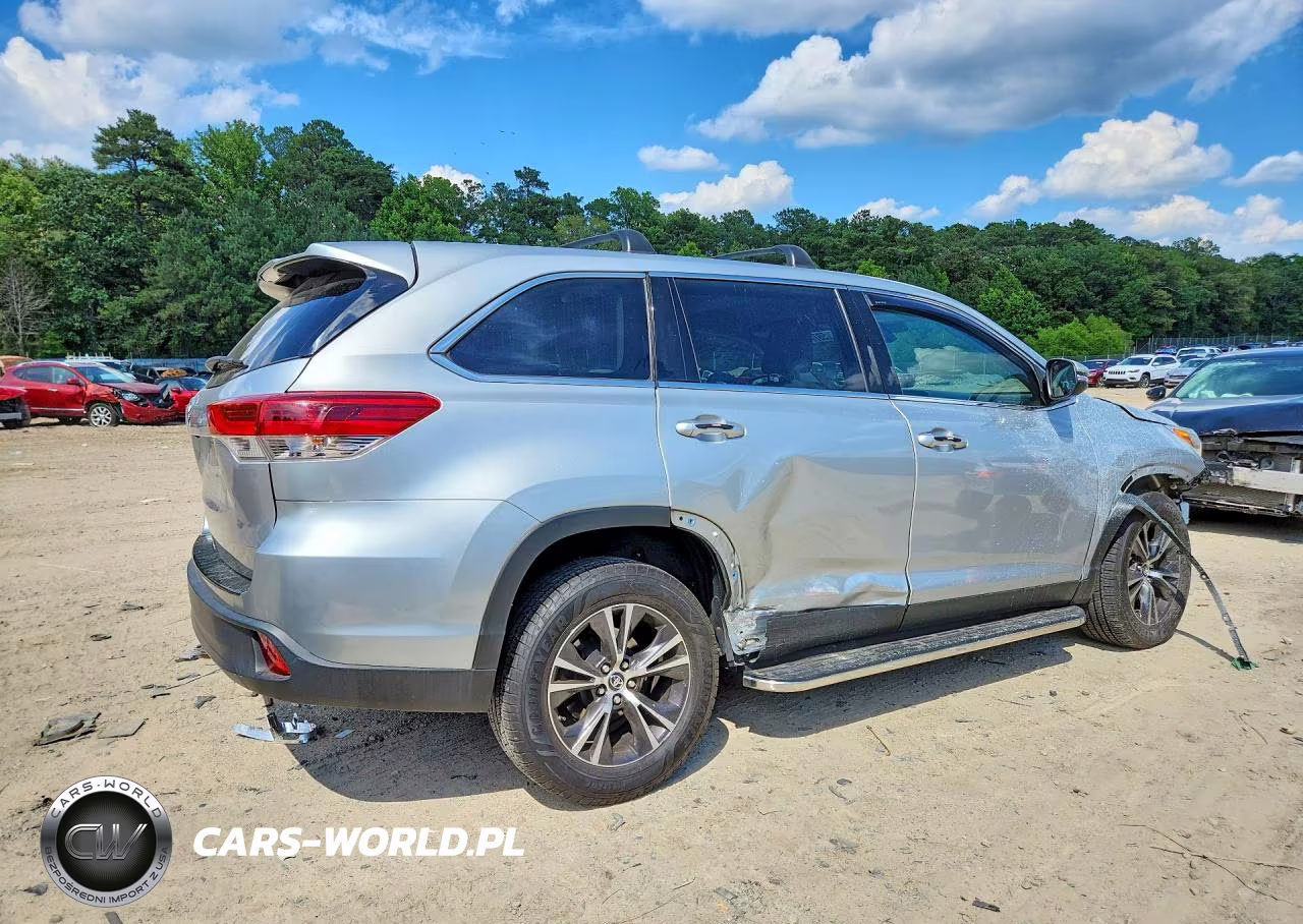 2019 Toyota Highlander Le VIN:5TDZARFH9KS049946 - 3